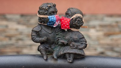 Онлайн-екскурсію міні-скульптурками провели з шістьох місць в Україні та Угорщині