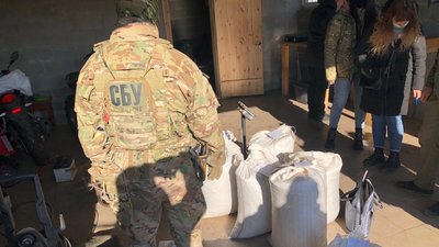 На Рівненщині вилучили найбільшу в новому році партію бурштину. Скільки це коштує На Рівненщині вилучили найбільшу в новому році партію бурштину. Скільки це коштує