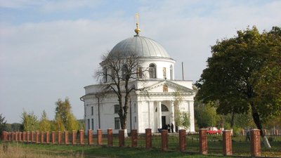 Арка, дуби та церкви: що відвідати у Диканьці на Полтавщині Арка, дуби та церкви: що відвідати у Диканьці на Полтавщині