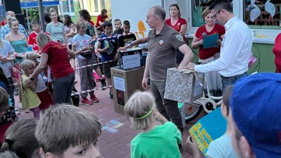 У польському місті зібрали гроші на відновлення школи на Сумщині, яку обстріляли російські війська