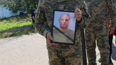 На Чернігівщині в останню путь провели солдата Віктора Свіргуна