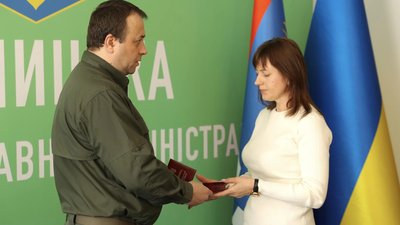 У Вінниці рідним загиблих за Україну воїнів передали державні нагороди У Вінниці рідним загиблих за Україну воїнів передали державні нагороди