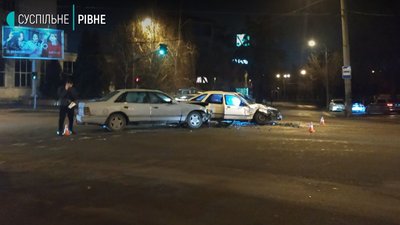 Лобове зіткнення у Рівному: в поліції розповіли обставини ДТП на Покровському