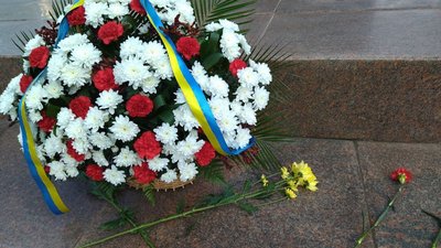 У Миколаєві покладанням квітів відзначили День вигнання нацистських окупантів з України У Миколаєві покладанням квітів відзначили День вигнання нацистських окупантів з України