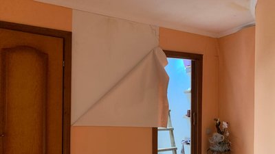 На Тернопільщині будинок, у якому вітер зірвав дах, затоплює під час дощів