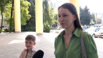 У Луцьку дітям переселенців та військових подарували портфелі зі шкільним приладдям У Луцьку дітям переселенців та військових подарували портфелі зі шкільним приладдям