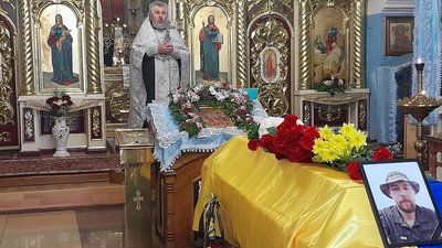 На Закарпатті попрощались із полеглим на війні морським піхотинцем Дмитром Кудрявцевим На Закарпатті попрощались із полеглим на війні морським піхотинцем Дмитром Кудрявцевим