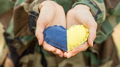 Продукти, ліки, обіди, гроші: з перших днів окупації Херсонщини волонтерський рух рятує життя