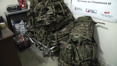 Аптечки, ноші для поранених: на Житомирщину привезли гуманітарну допомогу від польських волонтерів Аптечки, ноші для поранених: на Житомирщину привезли гуманітарну допомогу від польських волонтерів