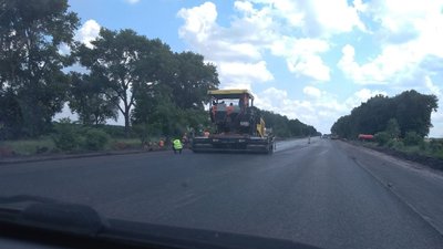 У селі на Сумщині розширили дорогу міжнародного значення за рахунок тротуарів У селі на Сумщині розширили дорогу міжнародного значення за рахунок тротуарів
