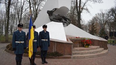 До пам’ятника ліквідаторам аварії на ЧАЕС поклали квіти До пам’ятника ліквідаторам аварії на ЧАЕС поклали квіти