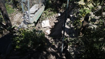 Зсув ґрунту, який стався внаслідок зливи. Зсув ґрунту, який стався внаслідок зливи.
