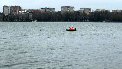 У Тернопільському ставі виявили тіло чоловіка У Тернопільському ставі виявили тіло чоловіка