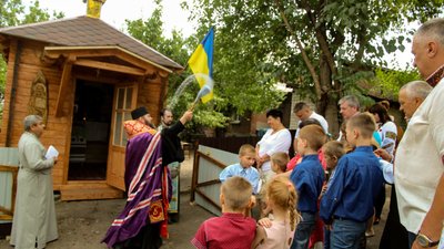 Прикарпатські волонтери на Луганщині збудували каплицю із гуцульськими образами Прикарпатські волонтери на Луганщині збудували каплицю із гуцульськими образами