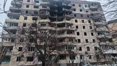 Зруйнована через обстріл РФ багатоповерхівка у Кривому Розі