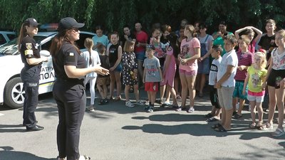 У Запоріжжі для дітей-переселенців влаштували свято безпеки У Запоріжжі для дітей-переселенців влаштували свято безпеки