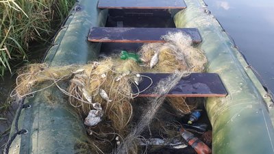 На Хмельниччині у заказнику екологи виявили браконьєра з трьох кілометровою сіткою