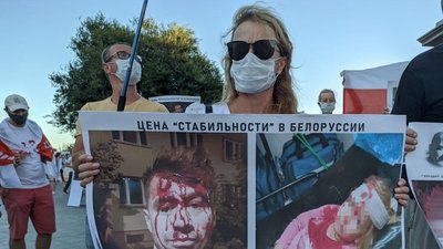У центрі Одеси люди вийшли на акцію "День єднання білорусів"