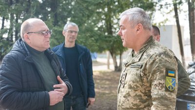 Командувач Об'єднаних сил ЗСУ генерал-лейтенант Сергій Наєв відвідав Шосткинський район на Сумщині Командувач Об'єднаних сил ЗСУ генерал-лейтенант Сергій Наєв відвідав Шосткинський район на Сумщині