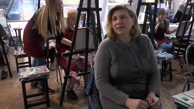 Малювати вчать професійні художники. Майстер-клас з малювання для переселенок у Дніпрі Малювати вчать професійні художники. Майстер-клас з малювання для переселенок у Дніпрі