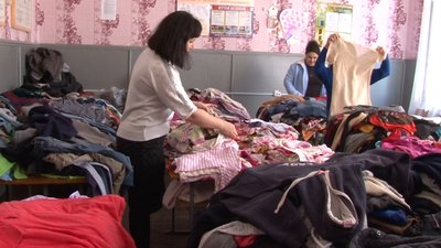У селі на Черкащині переселенці з "гарячих" областей оговтуються та допомагають фронту У селі на Черкащині переселенці з "гарячих" областей оговтуються та допомагають фронту