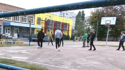 У Черкасах ремонтують спортзал школи, у якому не проводили фізкультуру 10 років У Черкасах ремонтують спортзал школи, у якому не проводили фізкультуру 10 років