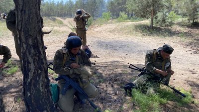 Миколаївські нацгвардійці відпрацьовують вправи щодо згуртування колективу Миколаївські нацгвардійці відпрацьовують вправи щодо згуртування колективу