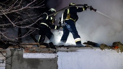 Ліквідація пожежі через удар РФ по селу Мовчани Харківського району Ліквідація пожежі через удар РФ по селу Мовчани Харківського району