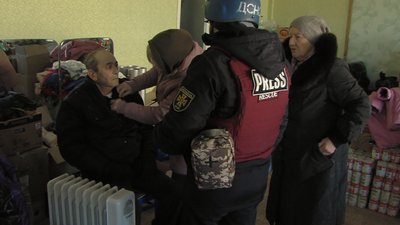"Додає сил віра, що їх скоро вигонять і настане мирне життя", - кажуть місцеві Степногірська на Запоріжжі. "Додає сил віра, що їх скоро вигонять і настане мирне життя", - кажуть місцеві Степногірська на Запоріжжі.