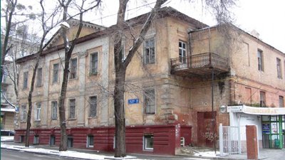 Власник історичної пам'ятки у Харкові надбудував ще один поверх: триває суд Власник історичної пам'ятки у Харкові надбудував ще один поверх: триває суд