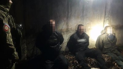 Поліцейські Житомирщини затримали на Київщині злочинну групу, яка заволоділа 2 мільйонами гривень