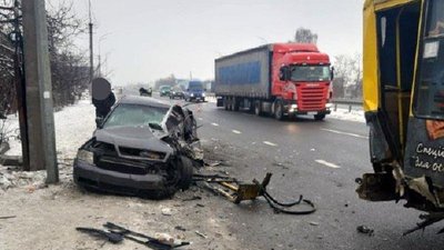 Біля Рівного легковик в'їхав у маршрутку. Четверо травмованих
