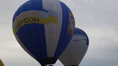 Олешківською пустелею на повітряній кулі: повітроплавці на Херсонщині встановлювали рекорд України Олешківською пустелею на повітряній кулі: повітроплавці на Херсонщині встановлювали рекорд України