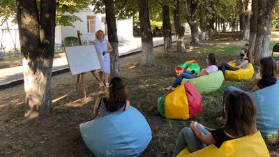 Дезинфектори та уроки в дворі: у Кам’янці-Подільському школи готові до 1 вересня