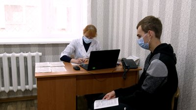 Черги на щеплення: в поліклініках Чернігова з’явилася вакцина "Pfizer" Черги на щеплення: в поліклініках Чернігова з’явилася вакцина "Pfizer"