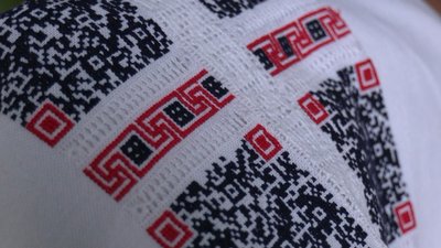 Львів'янин пошив сорочку із QR-кодом: що там зашифровано