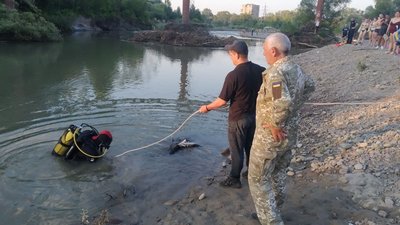 У Франківську водолази обстежать місця на річці, де втопилися підліток та студент-іноземець
