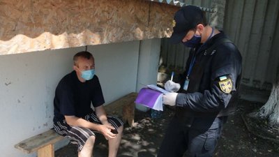 На КПВВ "Марїнка" у наметах рятувальників живуть 17 людей На КПВВ "Марїнка" у наметах рятувальників живуть 17 людей