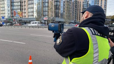 У Дніпрі запровадили обмеження швидкості для авто: на яких ділянках та який штраф