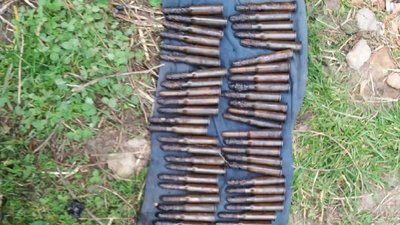 Поліцейські на Тернопільщині вилучили в жителя району понад сотню набоїв, карабін та дві гранати Поліцейські на Тернопільщині вилучили в жителя району понад сотню набоїв, карабін та дві гранати