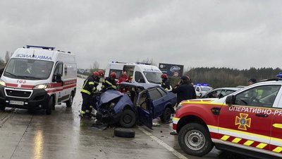 Одна людина загинула, троє у лікарні – подробиці ДТП на автодорозі Київ – Чоп поблизу Житомира Одна людина загинула, троє у лікарні – подробиці ДТП на автодорозі Київ – Чоп поблизу Житомира