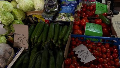 У Чернівцях на ринку зросла вартість огірків та помідорів