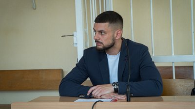 У Дніпрі суд залишив під вартою військового, якого підозрюють у торгівлі гуманітаркою У Дніпрі суд залишив під вартою військового, якого підозрюють у торгівлі гуманітаркою