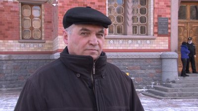 У Полтаві поклали квіти до пам'ятника Тарасу Шевченку У Полтаві поклали квіти до пам'ятника Тарасу Шевченку