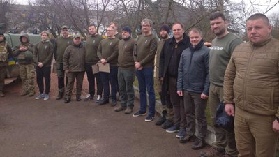 В Овручі на Житомирщині розповіли, кому відправлять автівки, привезені з Естонії В Овручі на Житомирщині розповіли, кому відправлять автівки, привезені з Естонії