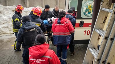 Медики та рятувальники на місці події