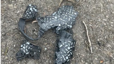 Залишки касетних снарядів, якими російські війська обстріляли Курахове 10 березня Залишки касетних снарядів, якими російські війська обстріляли Курахове 10 березня
