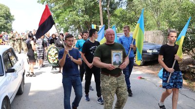 На Тернопільщині попрощались з військовослужбовцем Юрієм Боднарчуком На Тернопільщині попрощались з військовослужбовцем Юрієм Боднарчуком
