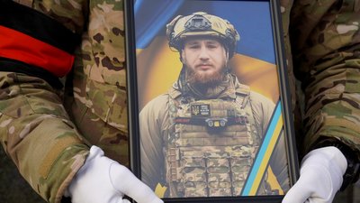 В Ужгороді попрощалися із загиблим поліцейським Юрієм Василиженком