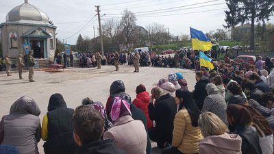 На Тернопільщині в останню дорогу провели снайпера Михайла Ткачука На Тернопільщині в останню дорогу провели снайпера Михайла Ткачука